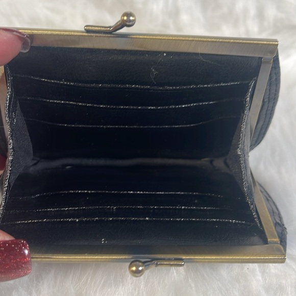 Vintage Banana Republic Leather kiss-lock card holder. - Picture 5 of 6
